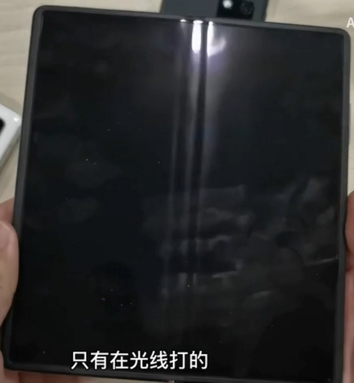 屏幕供应商的锅？华为Mate X2折痕明显