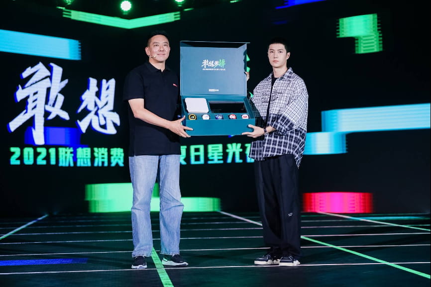 【联想刘军携手王一博，共同见证定制产品发布】