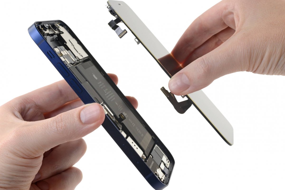 明年初苹果将向个人销售iPhone 12/13的部件和维修工具