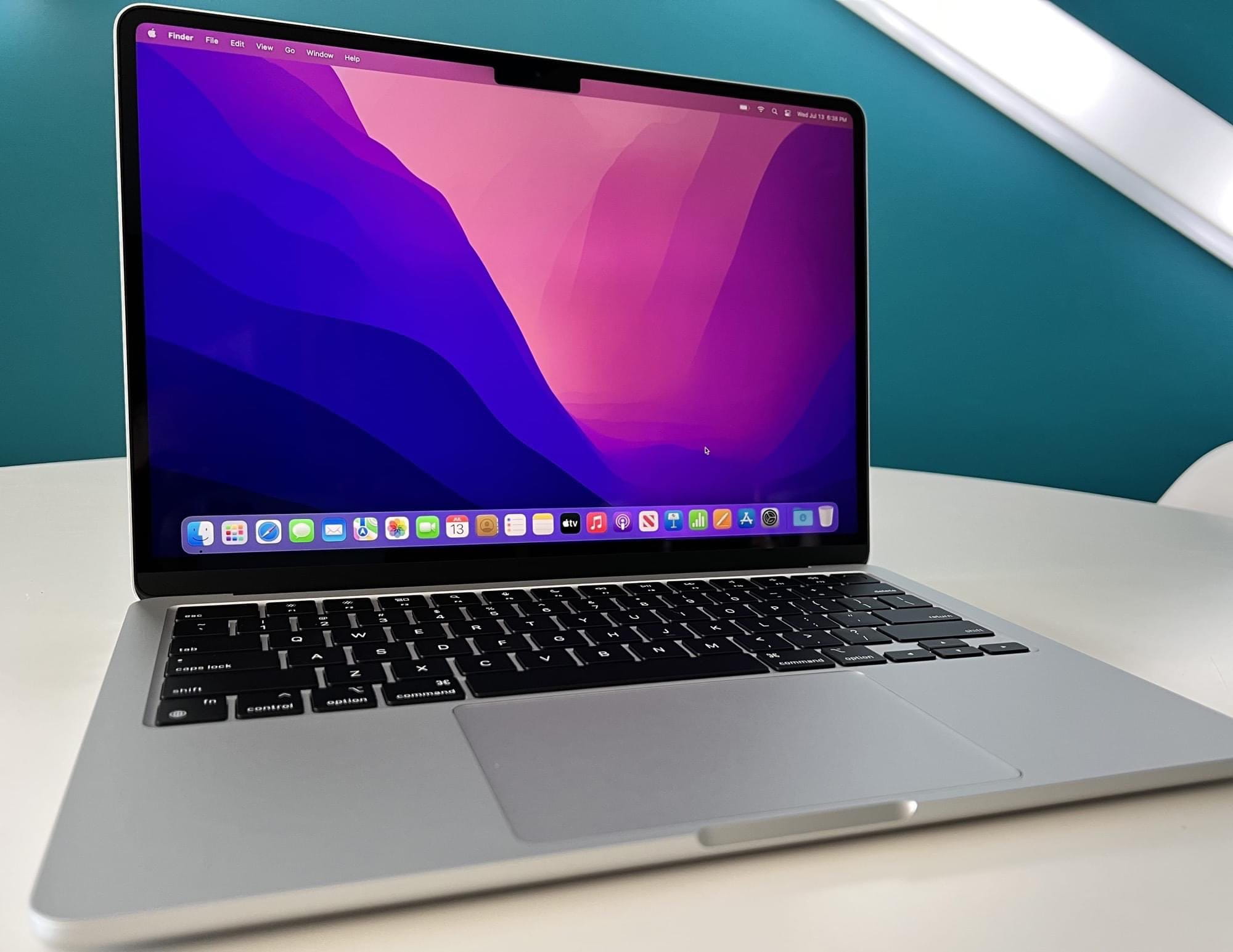 M2 MacBook Air开箱图赏 刘海看起来也没有那么丑