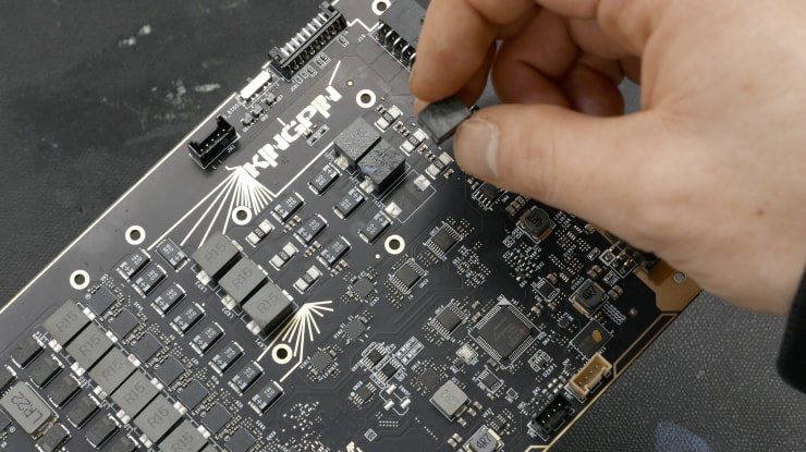 EVGA RTX3090 Ti KINGPIN采用28相VRM PCB 专为LN2超频设计