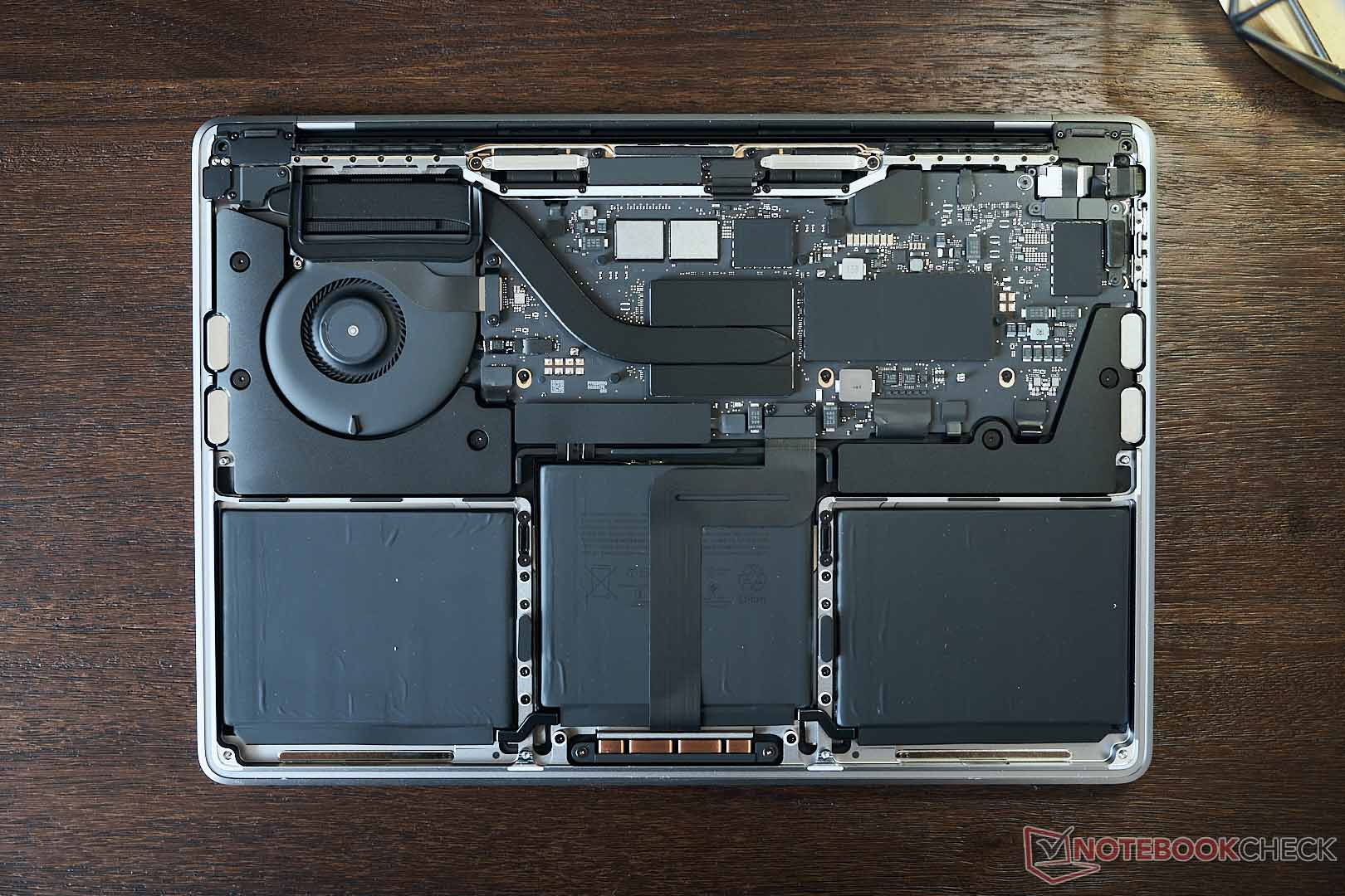 M2 MacBook Pro内部设计与M1 MacBook Pro几乎相同