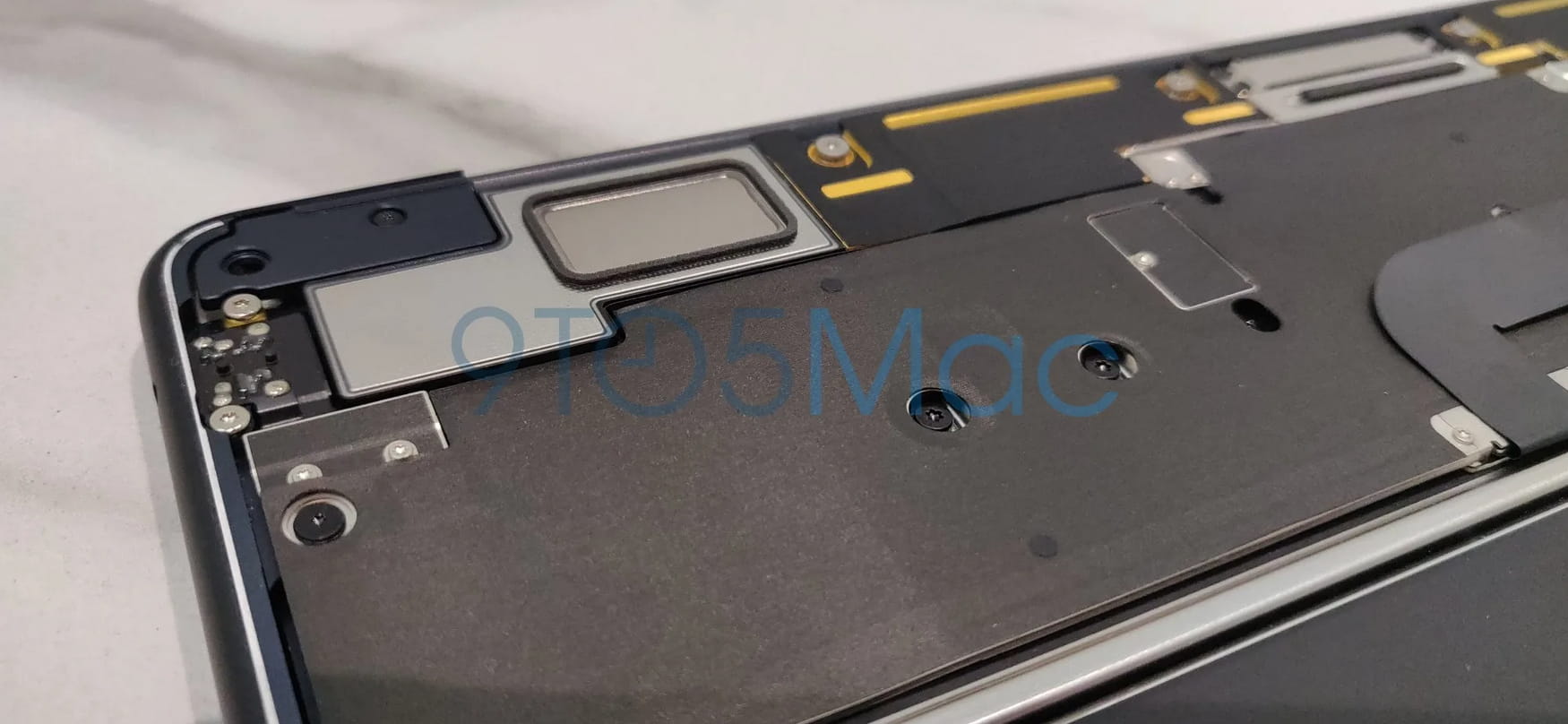 M2 MacBook Air内部图片曝光 大型被动散热器抢眼