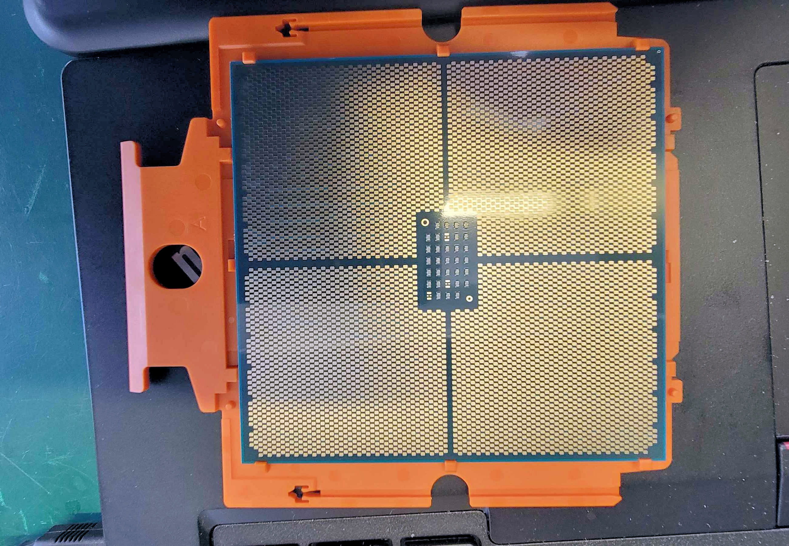 AMD EPYC Genoa Zen4 CPU及SP5插槽高清图曝光