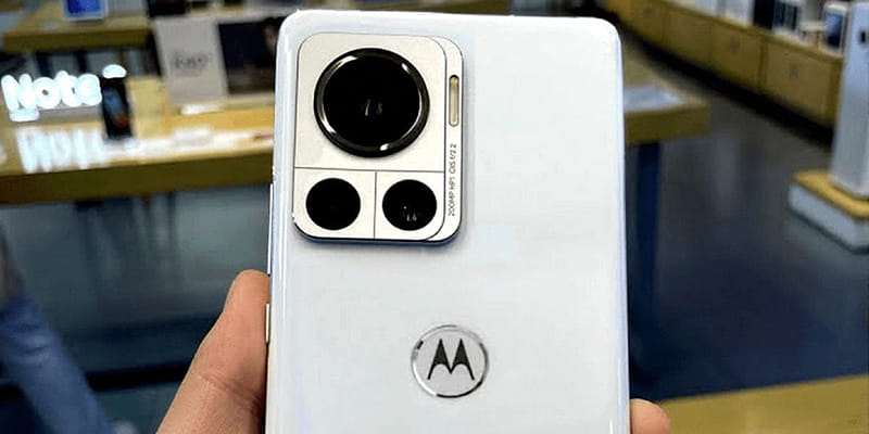 传moto edge X30 Pro本月发布 骁龙8+配2亿像素主摄