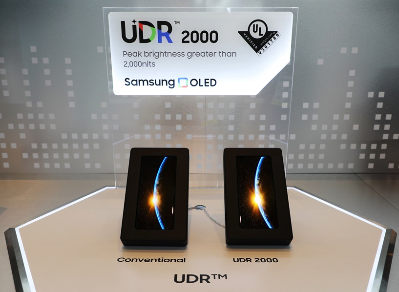 三星展示2000尼特OLED显示屏 今年智能手机顶配