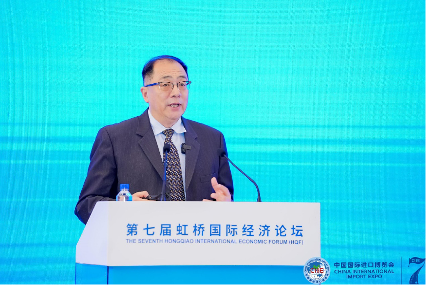 高通公司中国区董事长孟樸在虹桥国际经济论坛“人工智能赋能新型工业化”分论坛上发表主题演讲