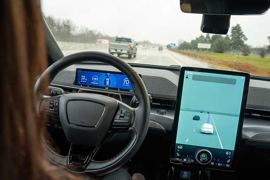 安波福携尖端ADAS、下一代智能座舱 与高级电力分配解决方案亮相CES 2025