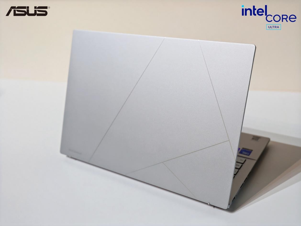 华硕举行灵耀景德镇新品鉴赏会，第二代英特尔酷睿Ultra AI PC耀世发布
