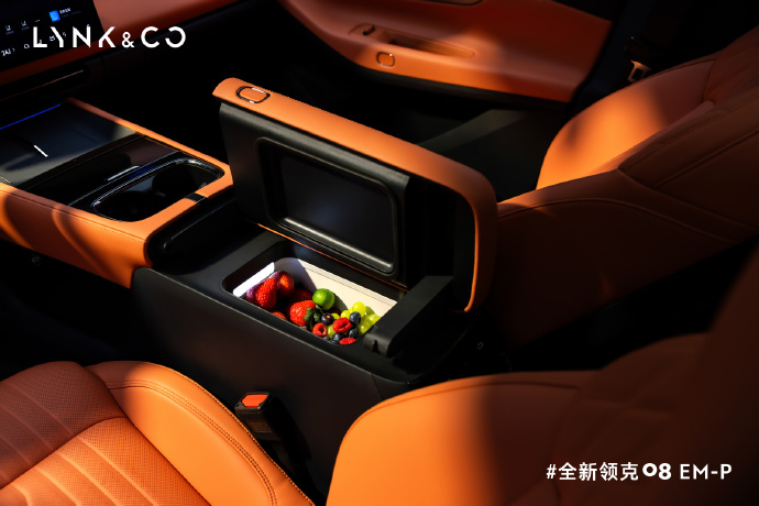 领克08 再曝亮点，“家庭 SUV 新三件套” 打造出行新体验