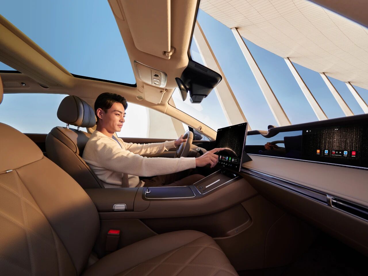 鸿蒙智行新款享界S9预售即热销:2小时小订破3000台 31.8万起搭华为智驾