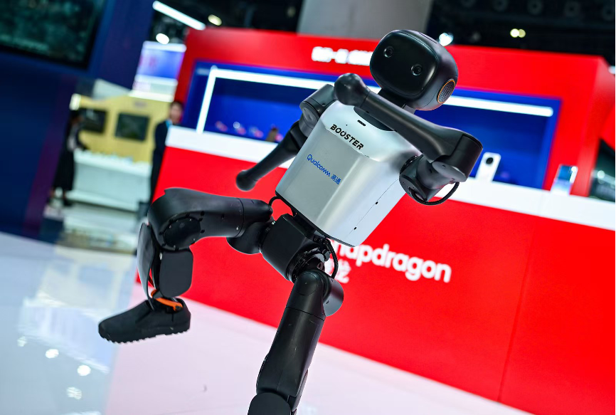 高通亮相2025数智科技生态大会:释放“AI+连接”更大潜能,携手共建数智科技新生态