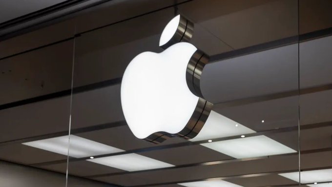 苹果 2026-2027 产品规划曝光：可折叠 iPhone 领衔 20 周年机无孔设计