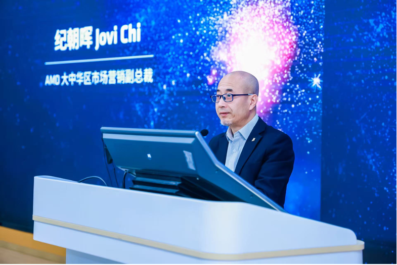 AMD大中华区市场营销副总裁纪朝晖致词