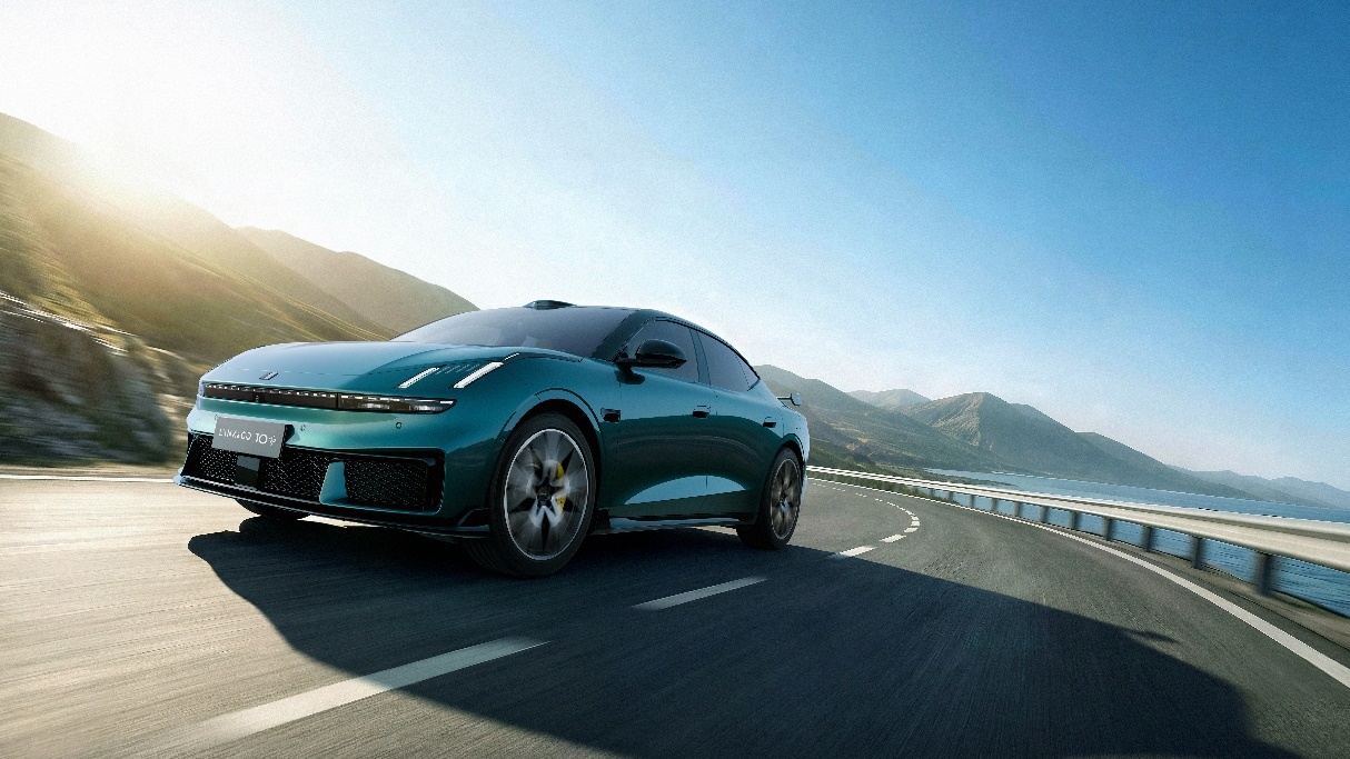 领克10+全球首秀 以1分40秒14刷新亚洲山脊赛道圈速 超越Taycan GT