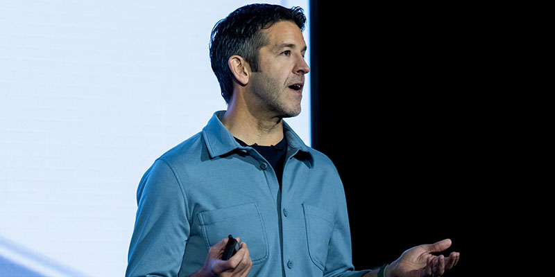 苹果新任CEO特努斯9月上任 首秀将发布折叠屏iPhone 布局十余新赛道