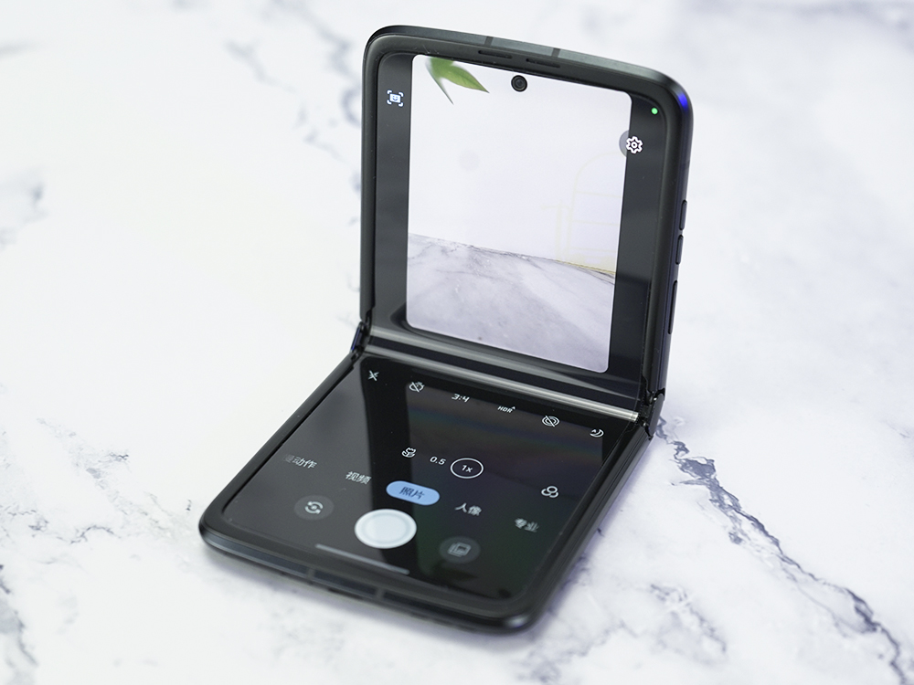 moto razr 2022