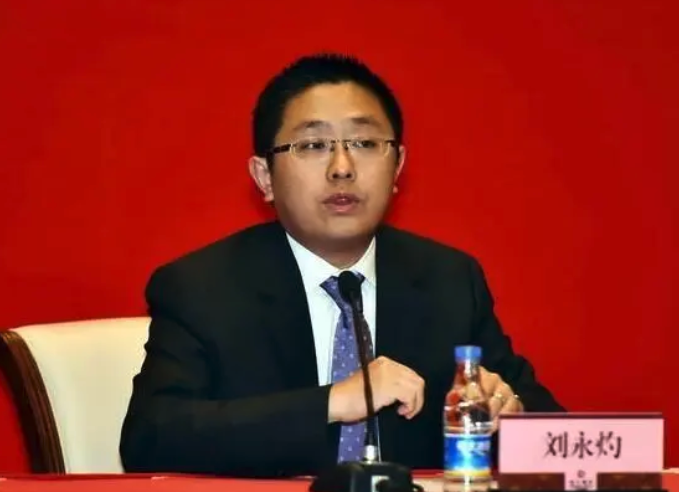 恒大汽车执行董事刘永灼先生因涉嫌违法犯罪，已被依法刑事拘留。